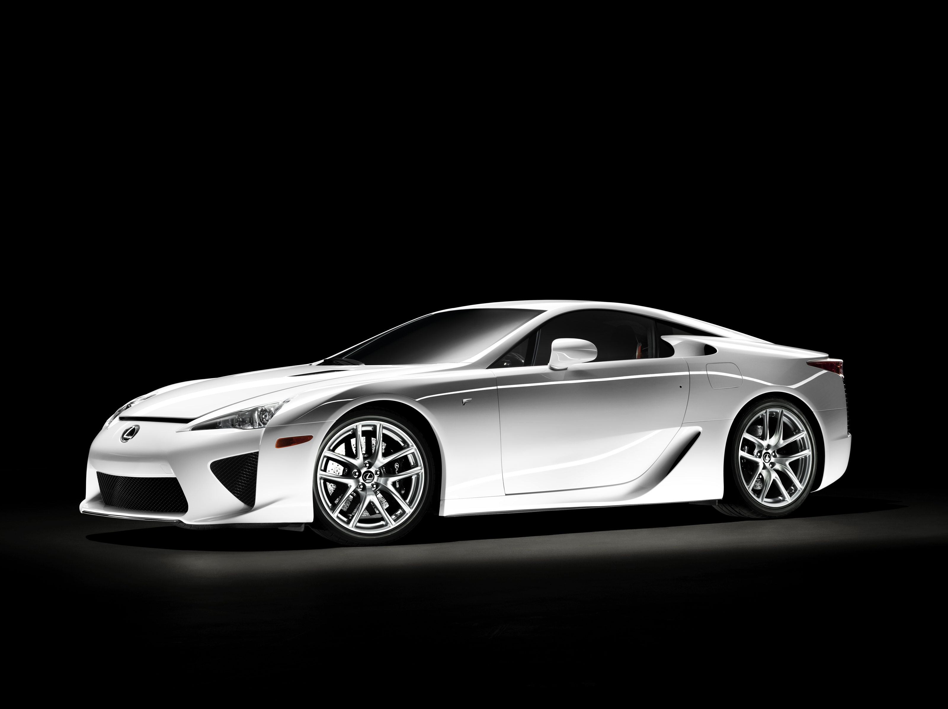 人気を誇る Lexus LFA Debuts ホビーラジコン