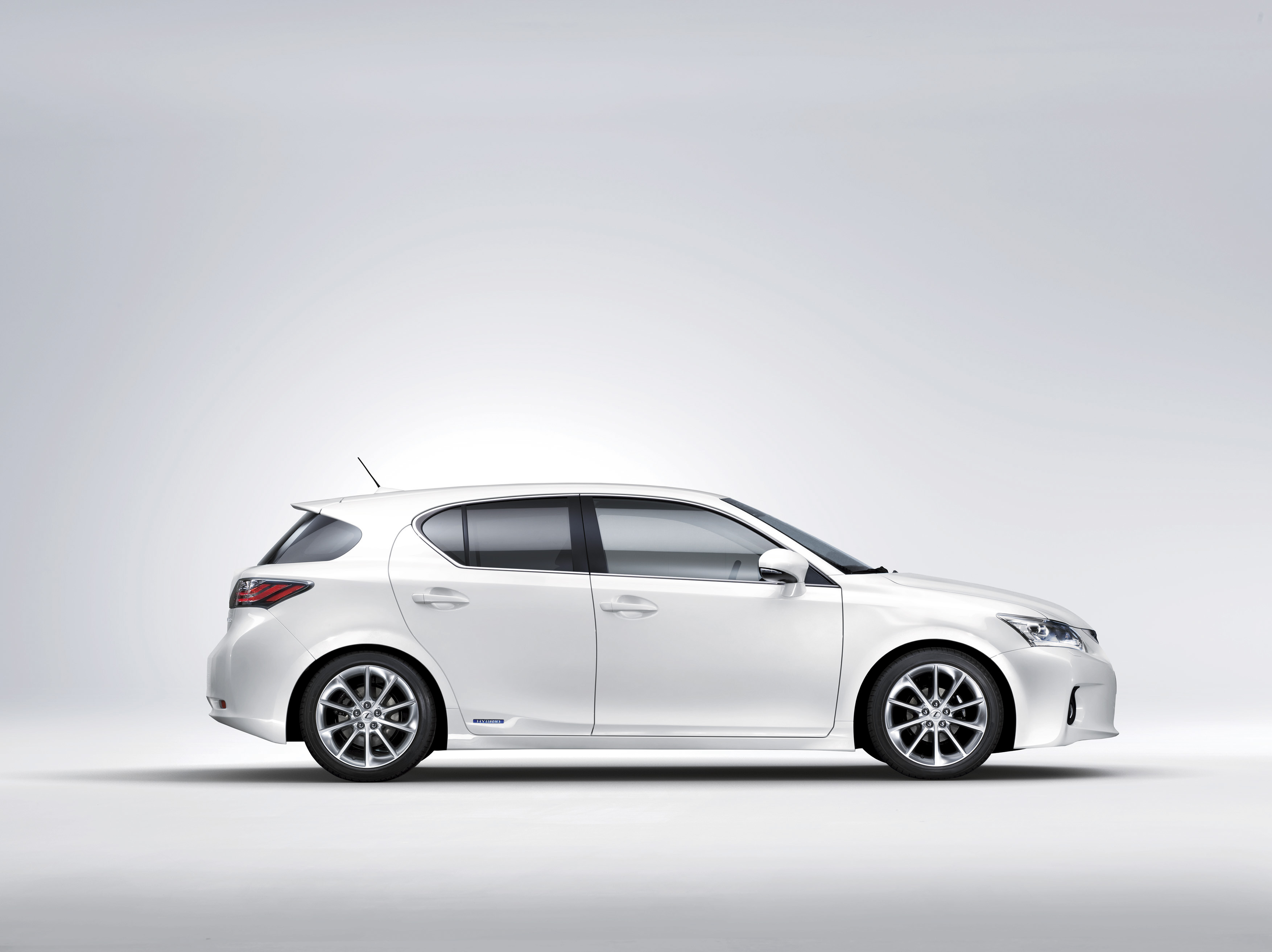 Lexus Announces CT 200h Premium Compact Hybrid for Canadian Market