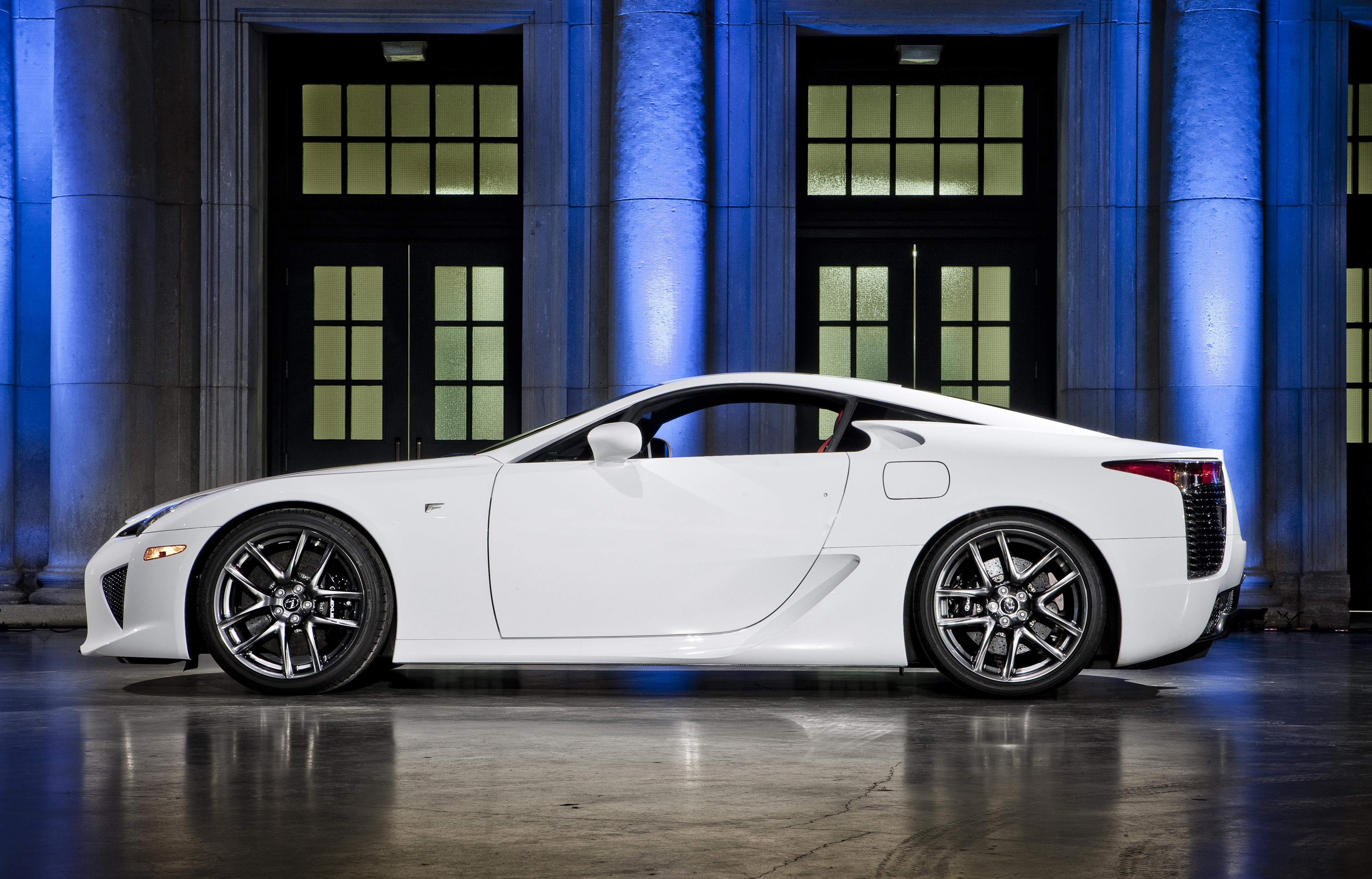 Lexus LFA super car makes Canadian debut